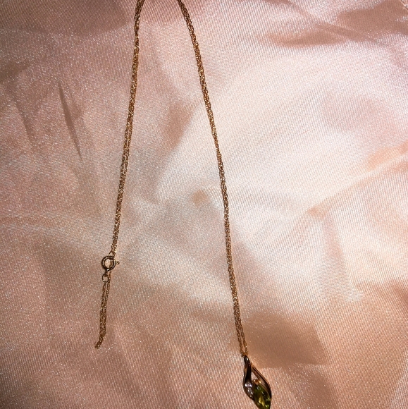 Peridot and 10k Gold Pendant on 10k Chain - Picture 3 of 9